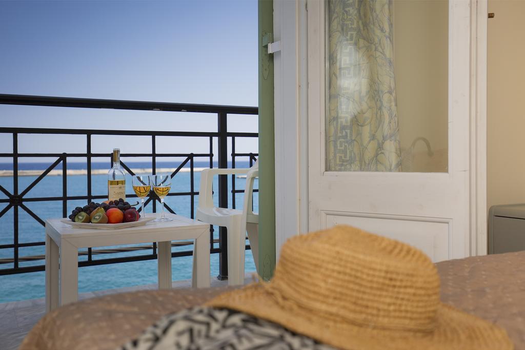 Samaina Port Hotel Karlovassi Dış mekan fotoğraf