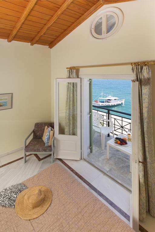 Samaina Port Hotel Karlovassi Dış mekan fotoğraf