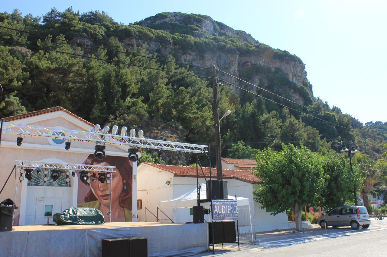 Samaina Port Hotel Karlovassi Dış mekan fotoğraf